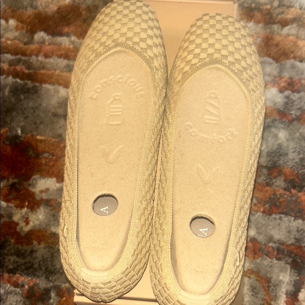 Comfortiva Cream Flats Minimalist Design